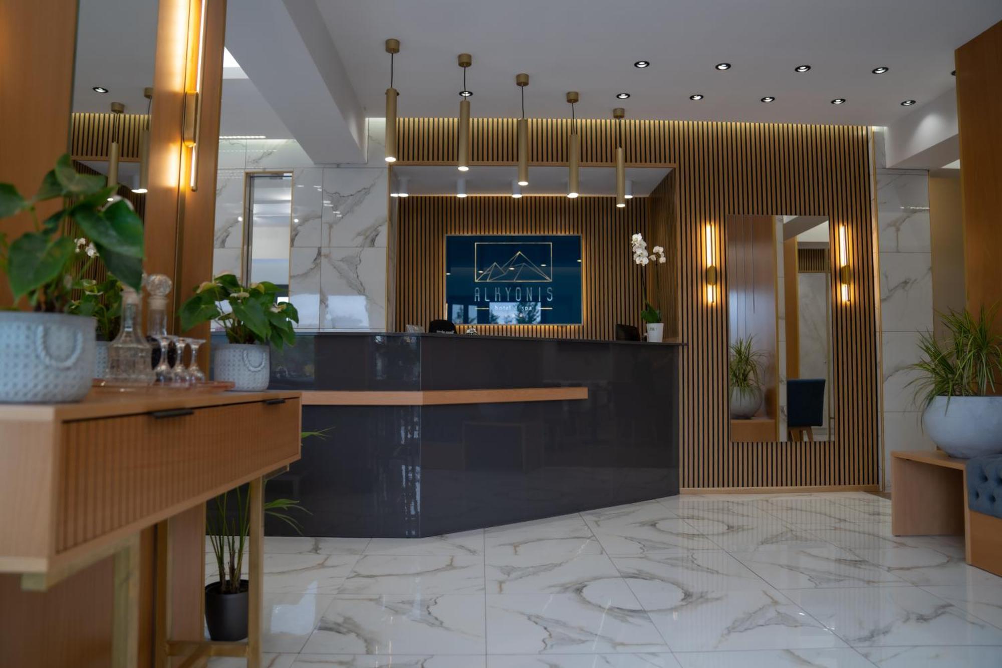 Alkyonis Hotel & Spa Káto Loutrákion エクステリア 写真