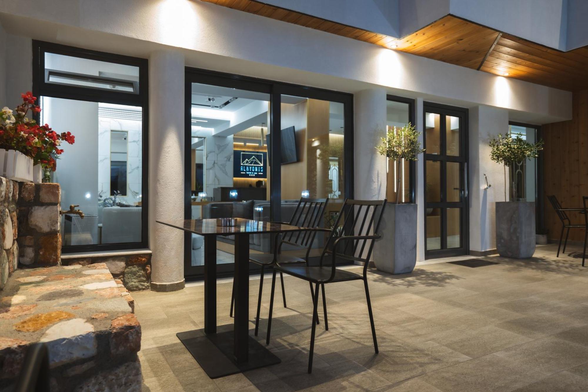 Alkyonis Hotel & Spa Káto Loutrákion エクステリア 写真