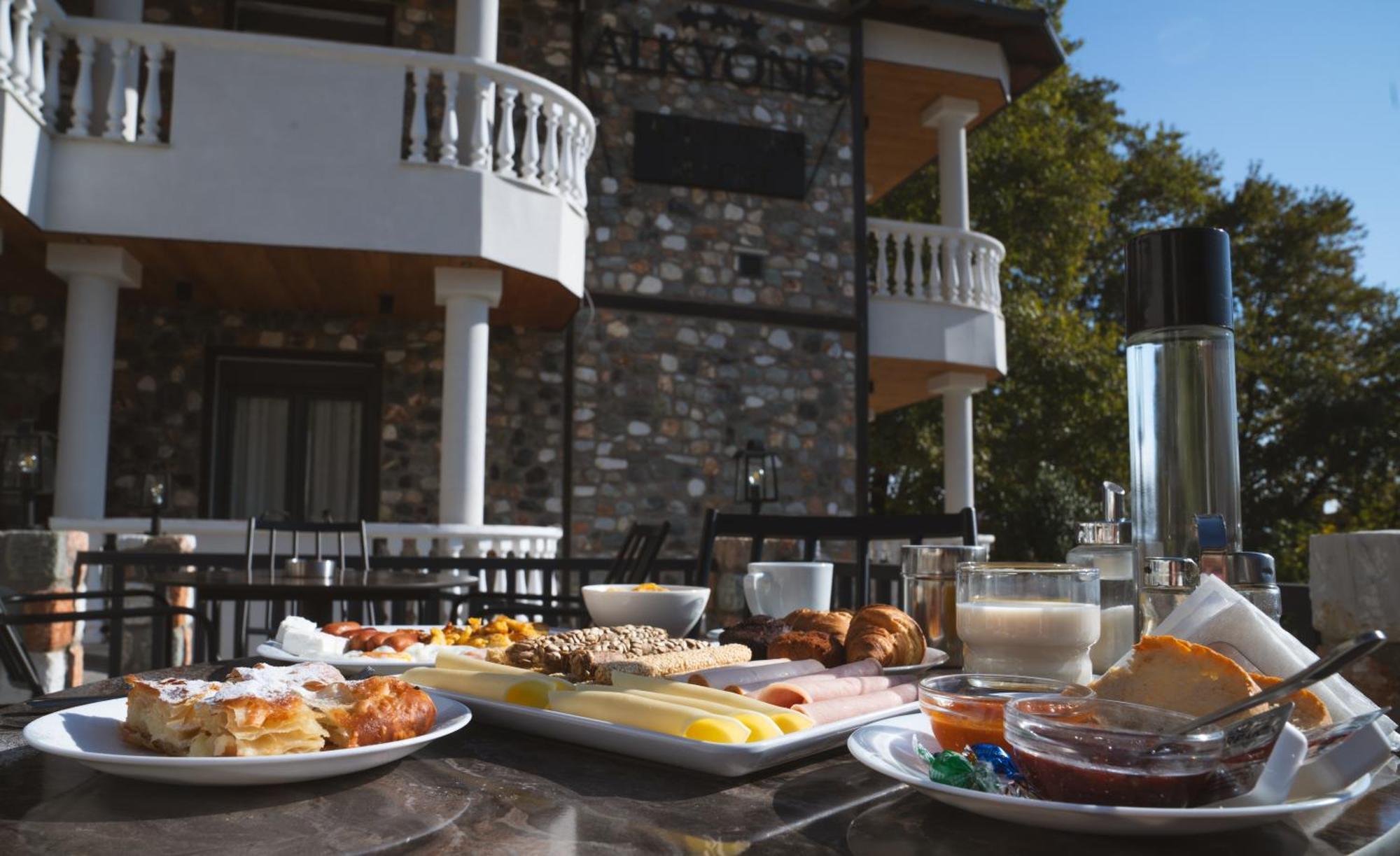 Alkyonis Hotel & Spa Káto Loutrákion エクステリア 写真
